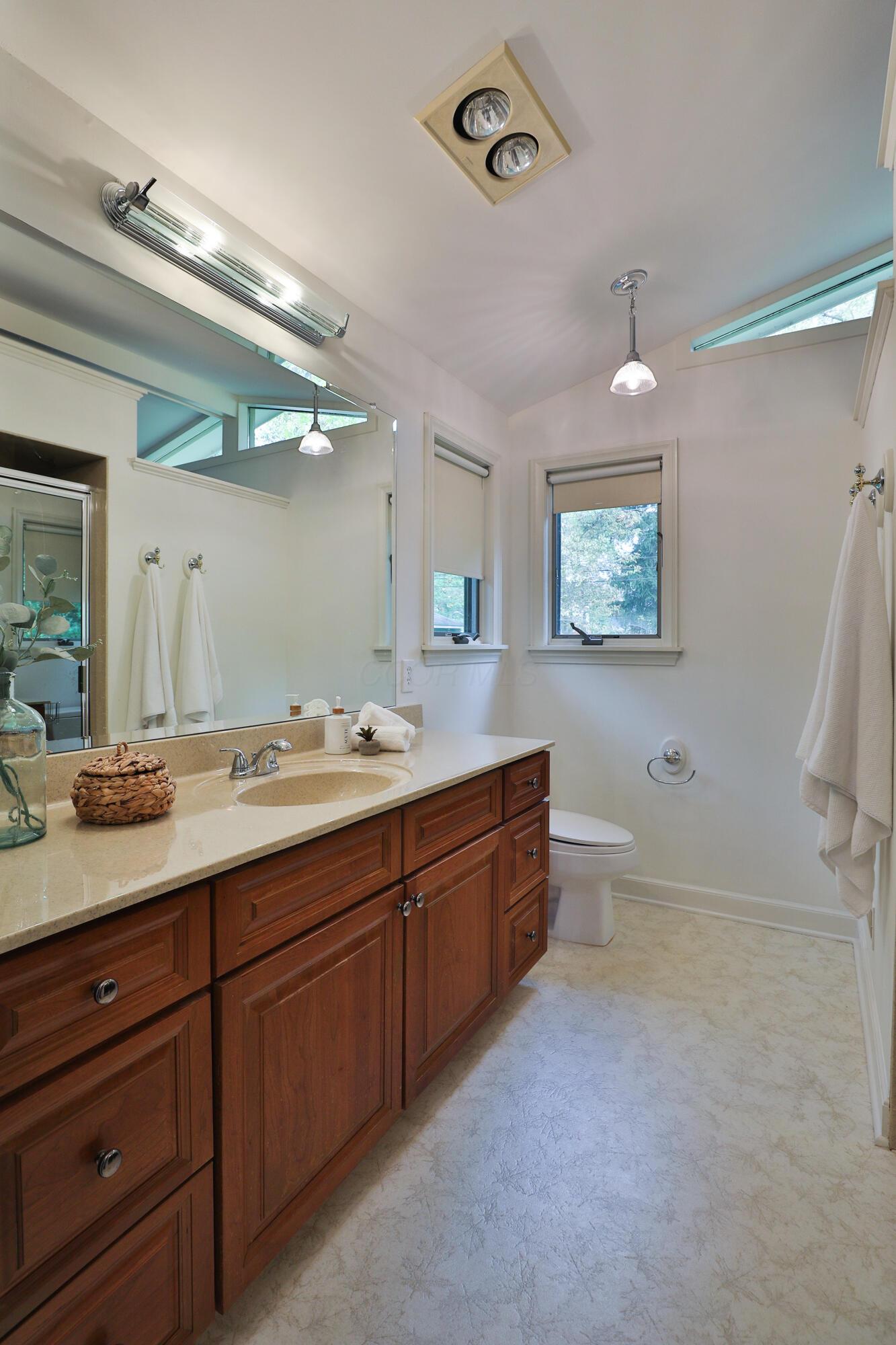 160 Croswell Road Columbus, OH 43214 - Photo 31 of 50 160-Croswell-Interiors-28