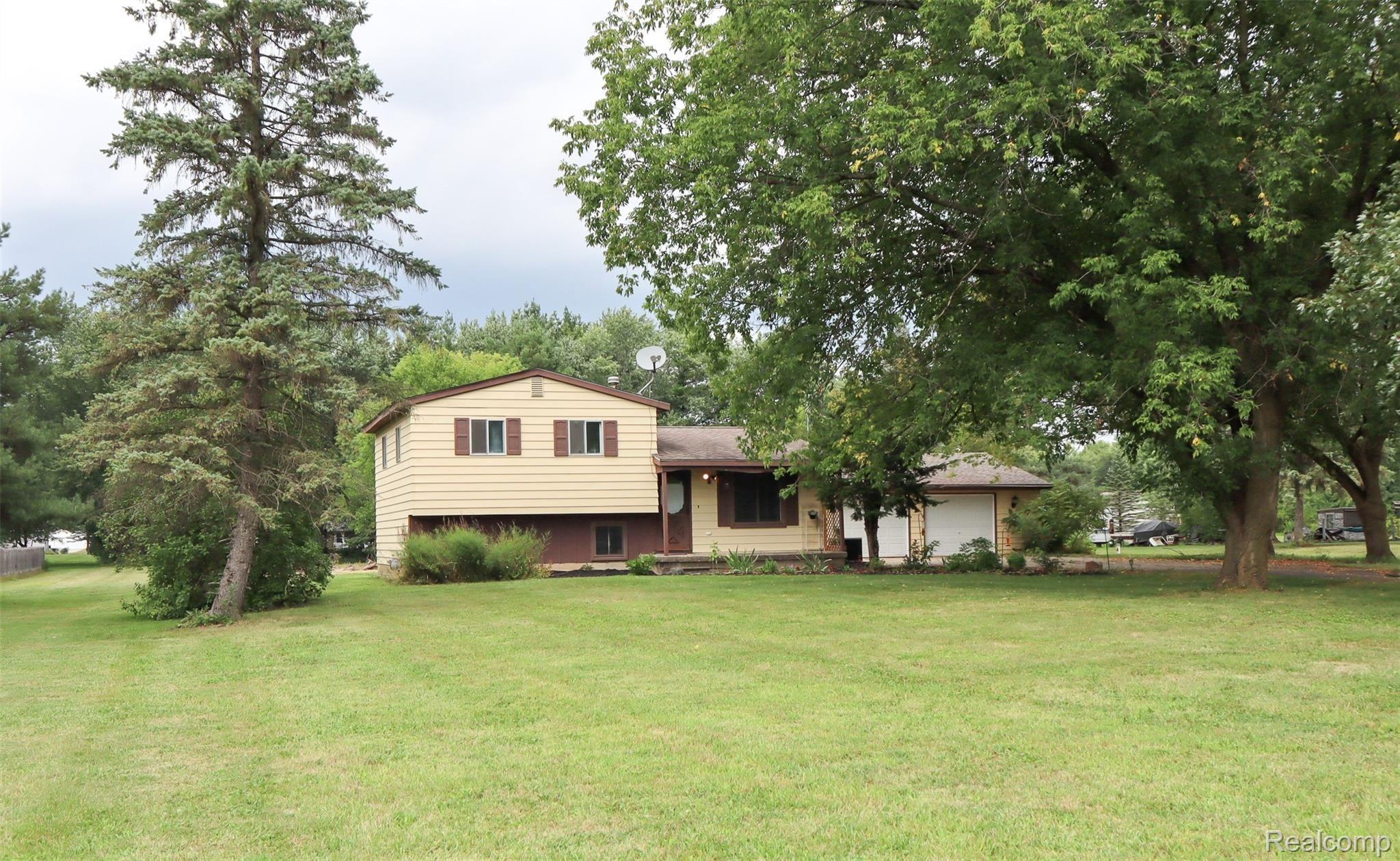 6392 Coldwater Road Flushing, MI 48433 - Photo 2 of 11 6392FRONT.jpg