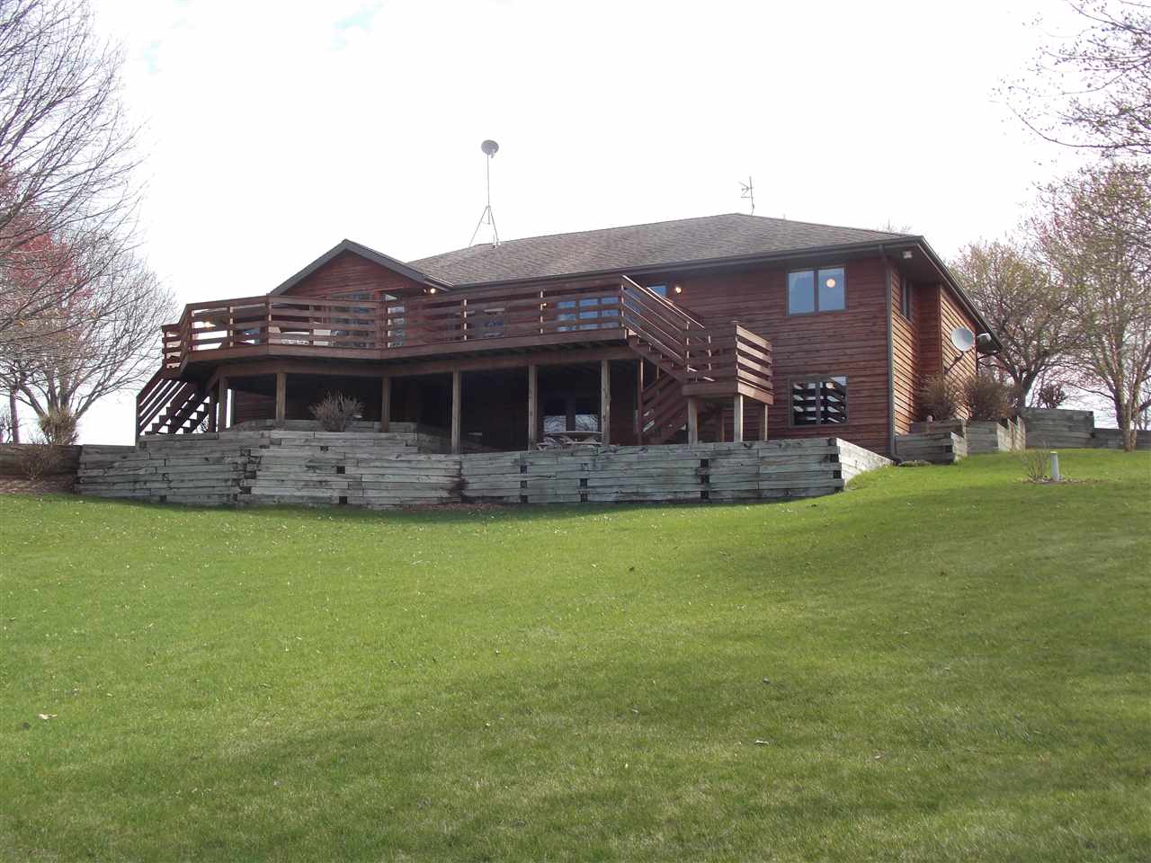 15228 East McNeal Road Monroe Center, IL 61052 - Photo 24 of 25 a front view of a house with a garden