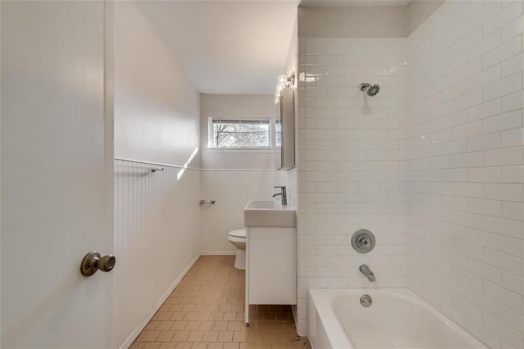 3010 Hillglenn Road Dallas, TX 75228 - Photo 20 of 33 Secondary bathroom