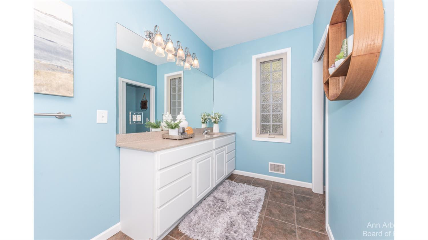 9801 HAYWALK Road Jackson, MI 49201 - Photo 27 of 94 Master En Suite Bath