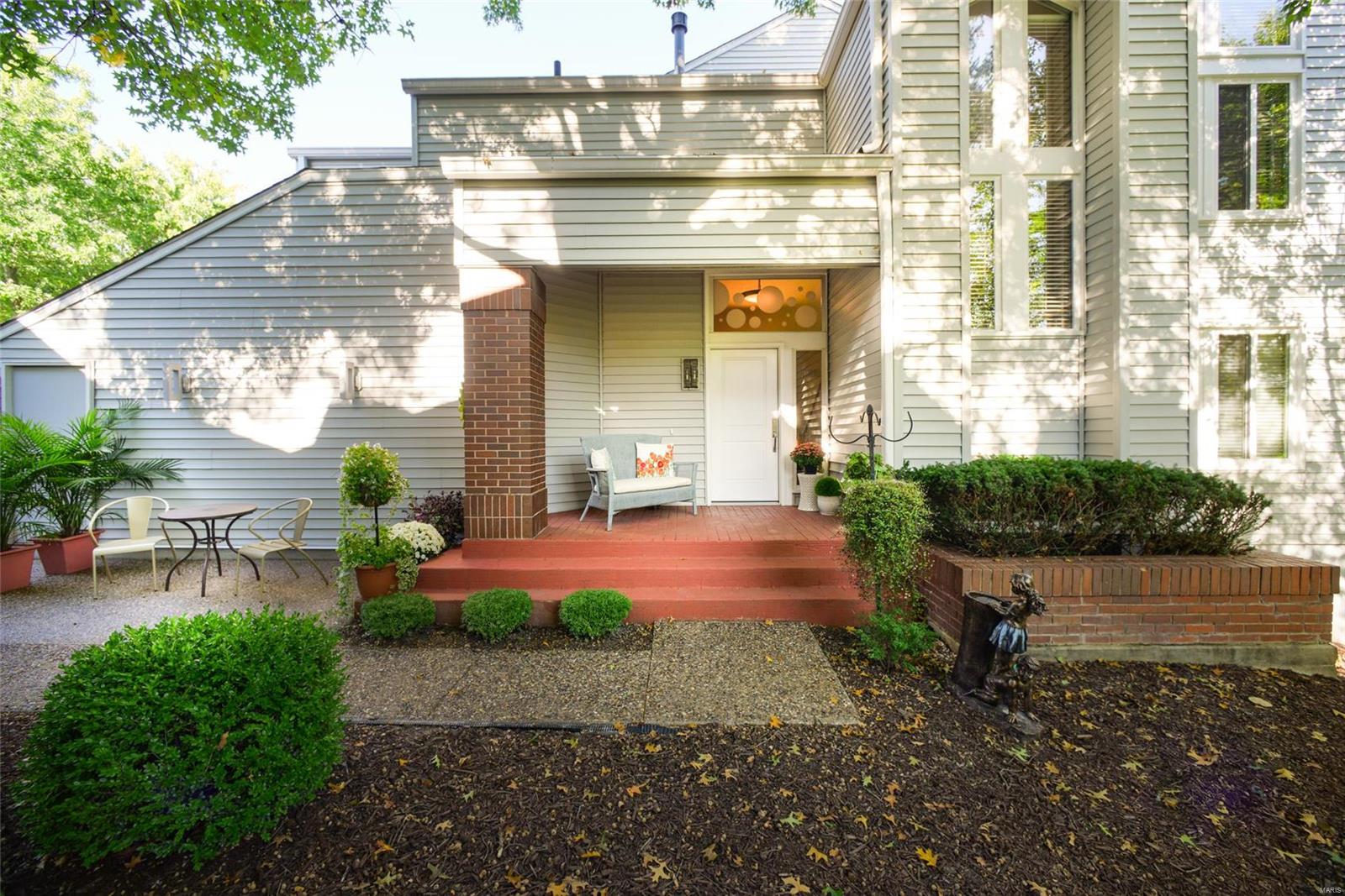 708 Ridgeview Cir Lane Ballwin, MO 63021 - Photo 1 of 50 Gallery Image 1