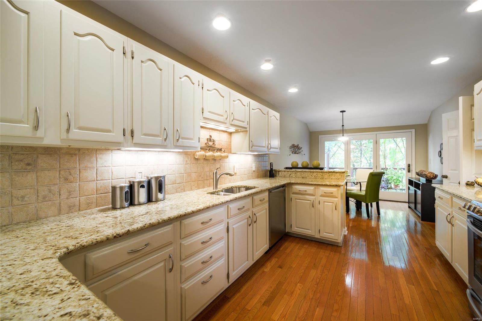 708 Ridgeview Cir Lane Ballwin, MO 63021 - Photo 13 of 50 Gallery Image 13