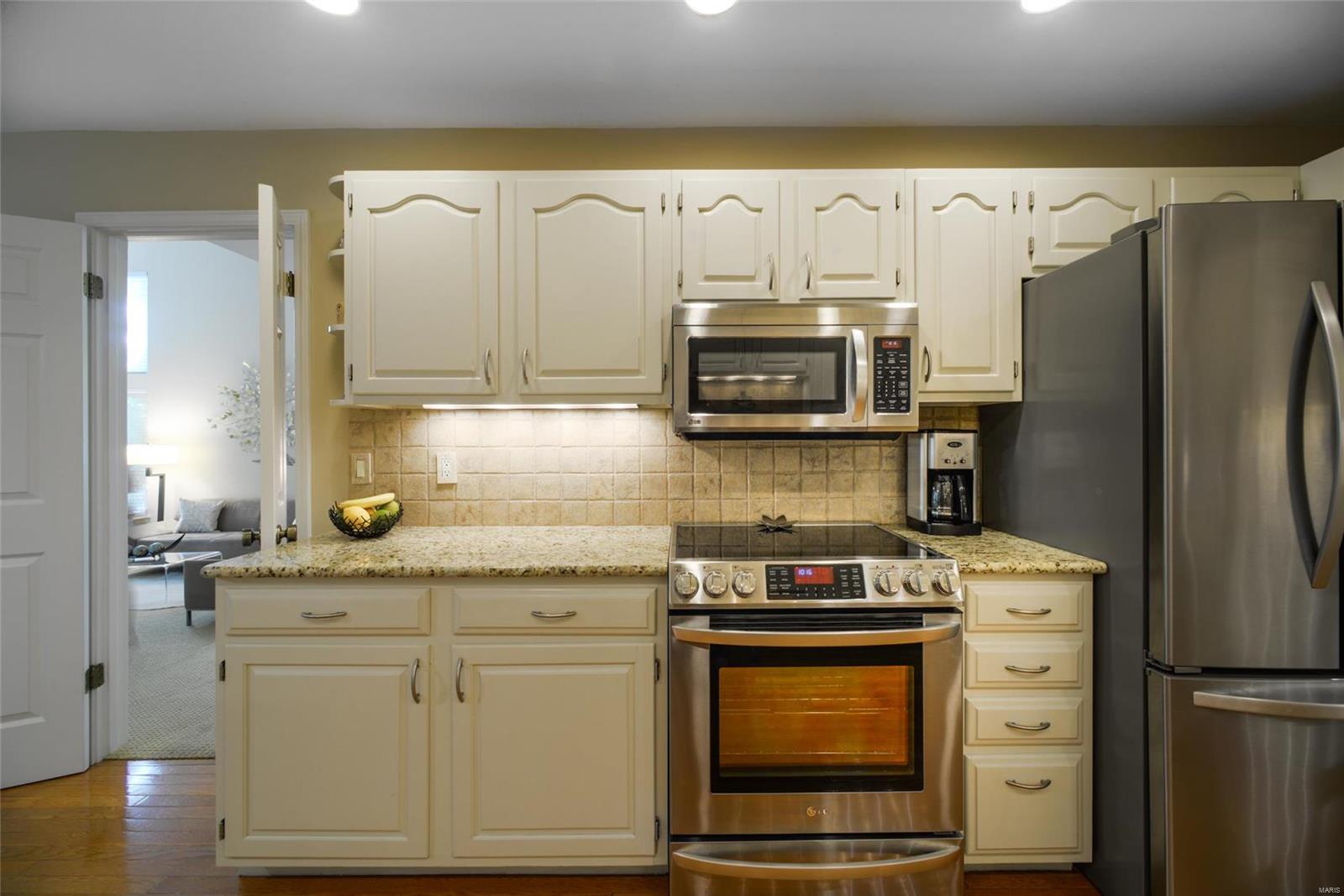 708 Ridgeview Cir Lane Ballwin, MO 63021 - Photo 14 of 50 Gallery Image 14
