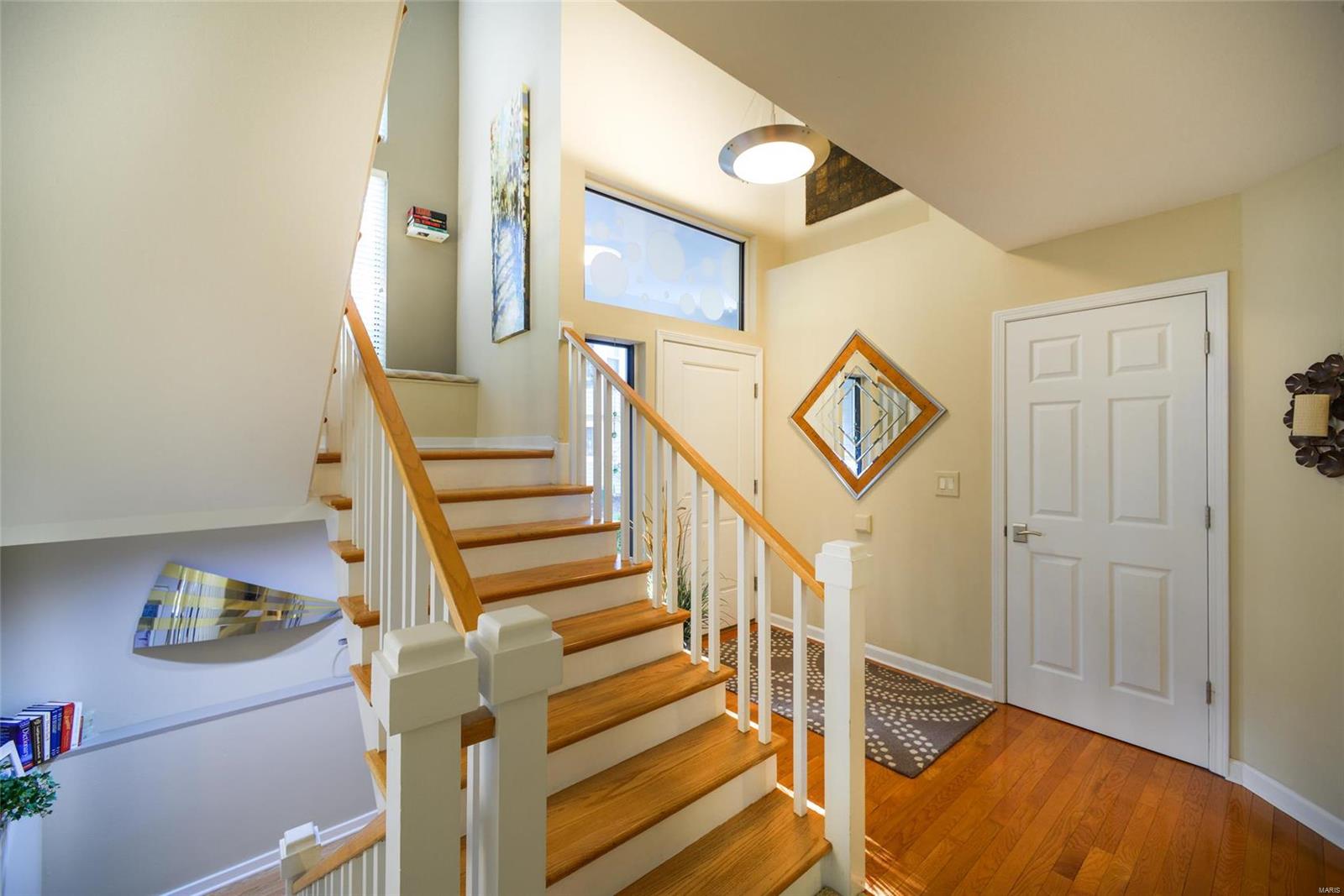 708 Ridgeview Cir Lane Ballwin, MO 63021 - Photo 3 of 50 Gallery Image 3
