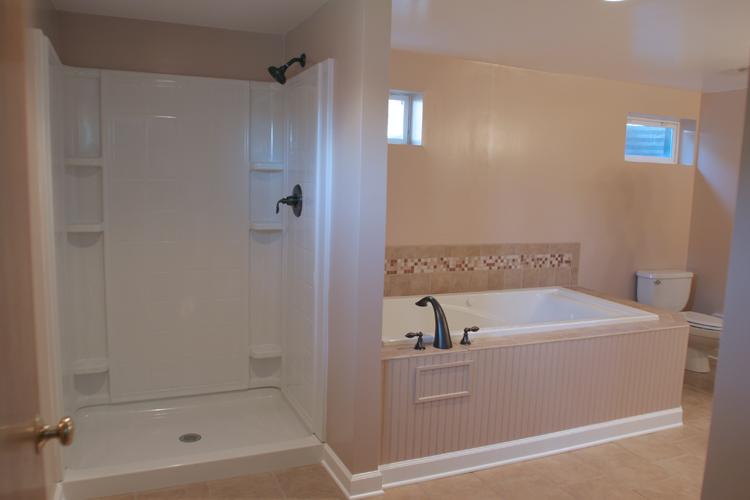 505 Olney Road Vinton, VA 24179 - Photo 13 of 29 a bathroom with a tub