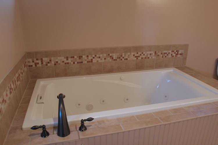 505 Olney Road Vinton, VA 24179 - Photo 14 of 29 a view of a bathtub in bathroom