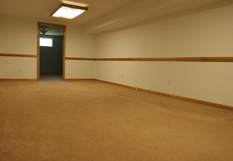 505 Olney Road Vinton, VA 24179 - Photo 28 of 29 a view of a an empty room