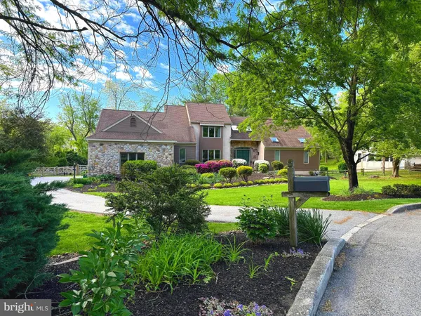 $1,045,000 | 4 East Spring Oak Circle, Media, PA 19063