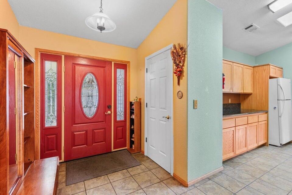 705 Mountain Avenue Central Point, OR 97502 - Photo 4 of 29 4