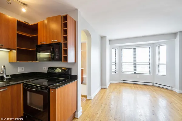 $1,400 | 732 West Bittersweet Place, Unit 408, Chicago, IL 60613