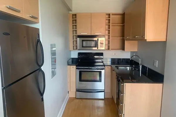 $1,400 | 732 West Bittersweet Place, Unit 408, Chicago, IL 60613
