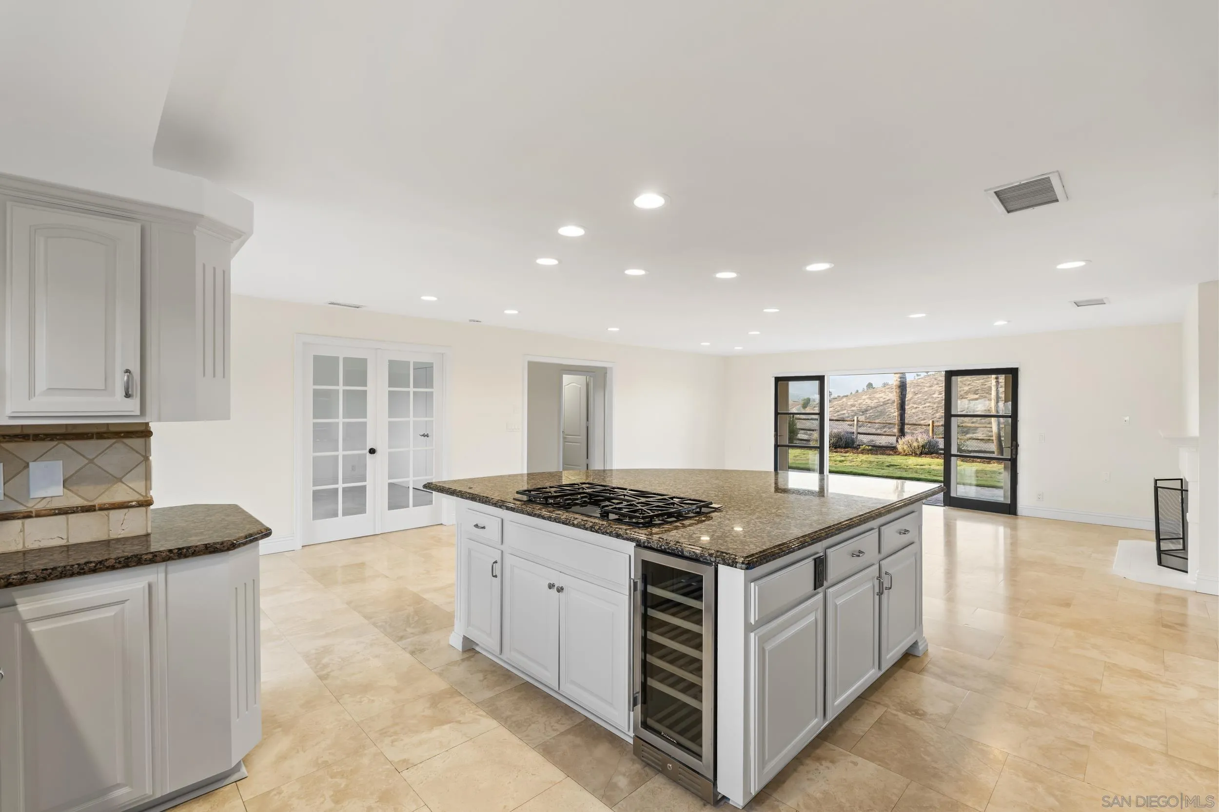 16551 Zumaque Street Rancho Santa Fe, CA 92067 - Photo 14 of 58 Kitchen