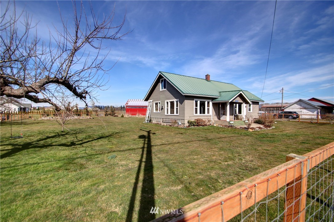 14379 Josh Wilson Road Burlington, WA 98233 - Photo 2 of 23 Gallery Image 2