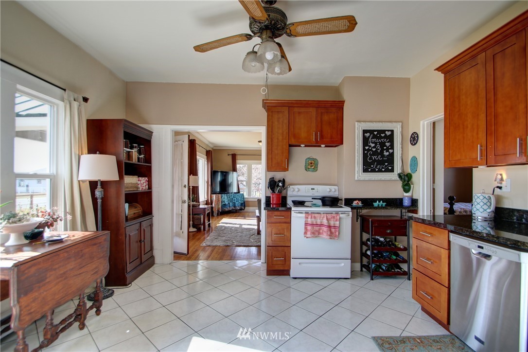 14379 Josh Wilson Road Burlington, WA 98233 - Photo 6 of 23 Gallery Image 6