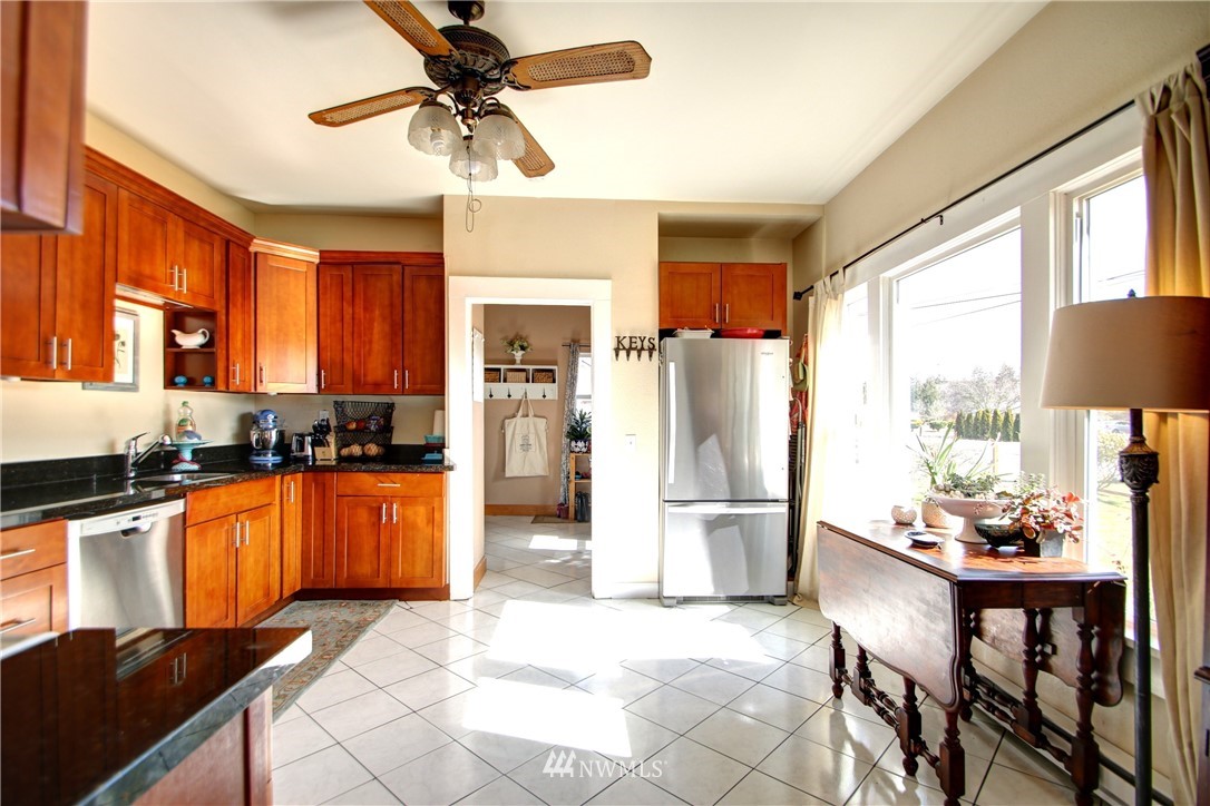 14379 Josh Wilson Road Burlington, WA 98233 - Photo 8 of 23 Gallery Image 8