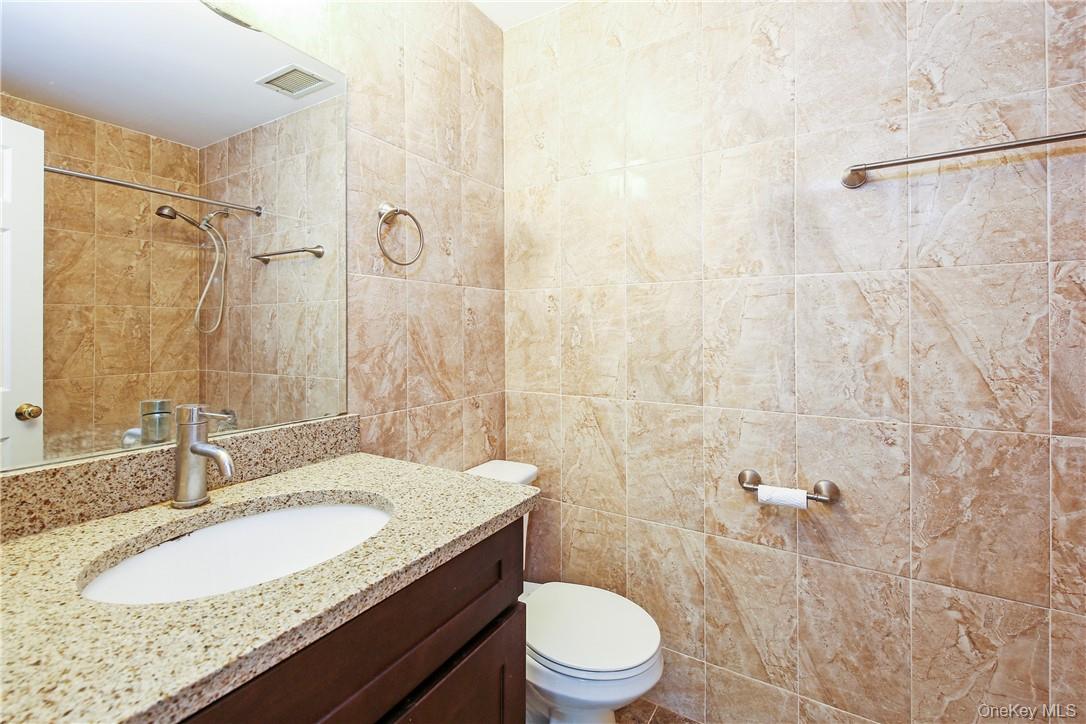 599 Midland Avenue, Unit 25 Rye, NY 10580 - Photo 21 of 25 Second bathroom