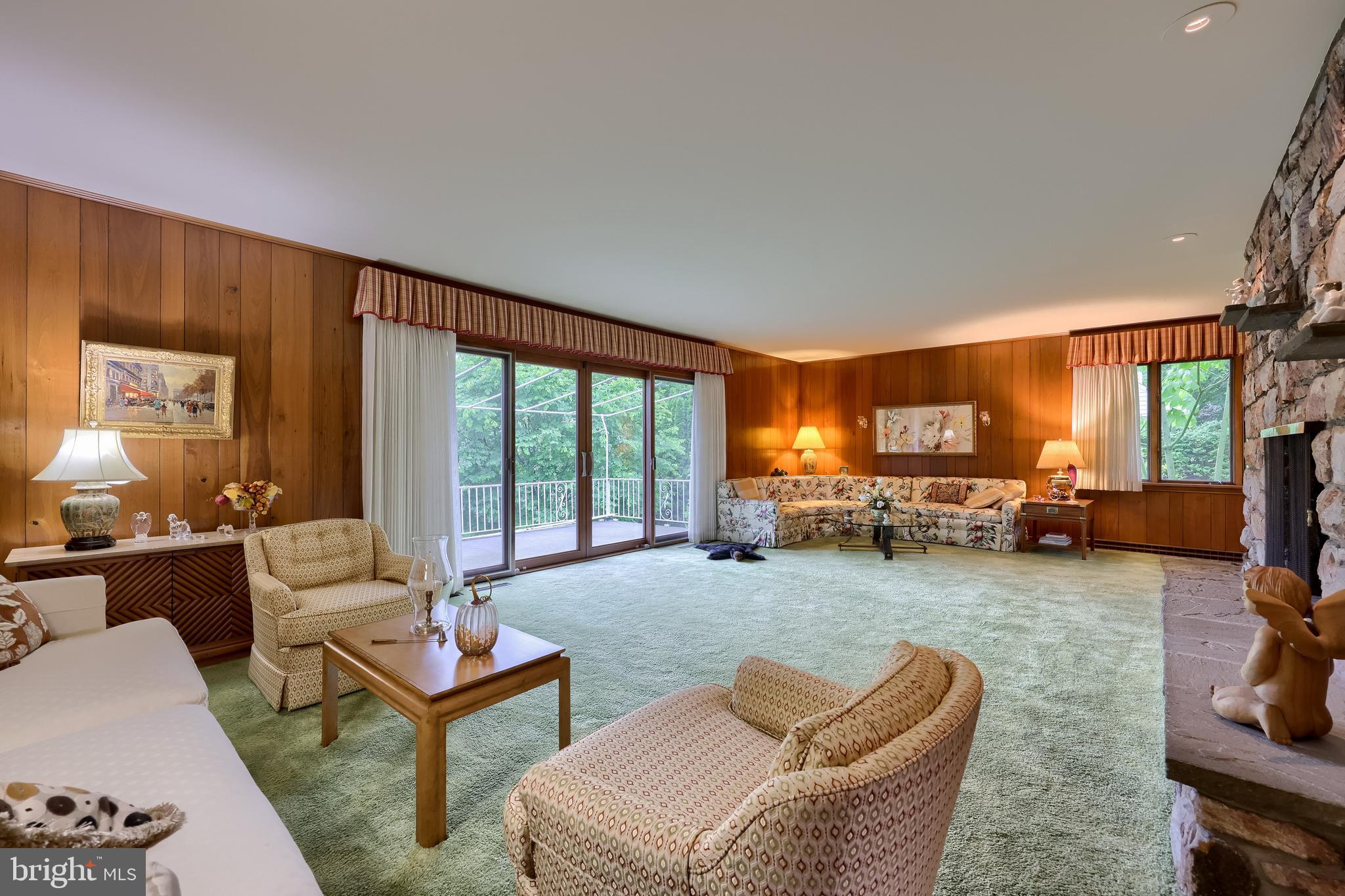 1545 Farr Road Wyomissing, PA 19610 - Photo 13 of 50 Living Room