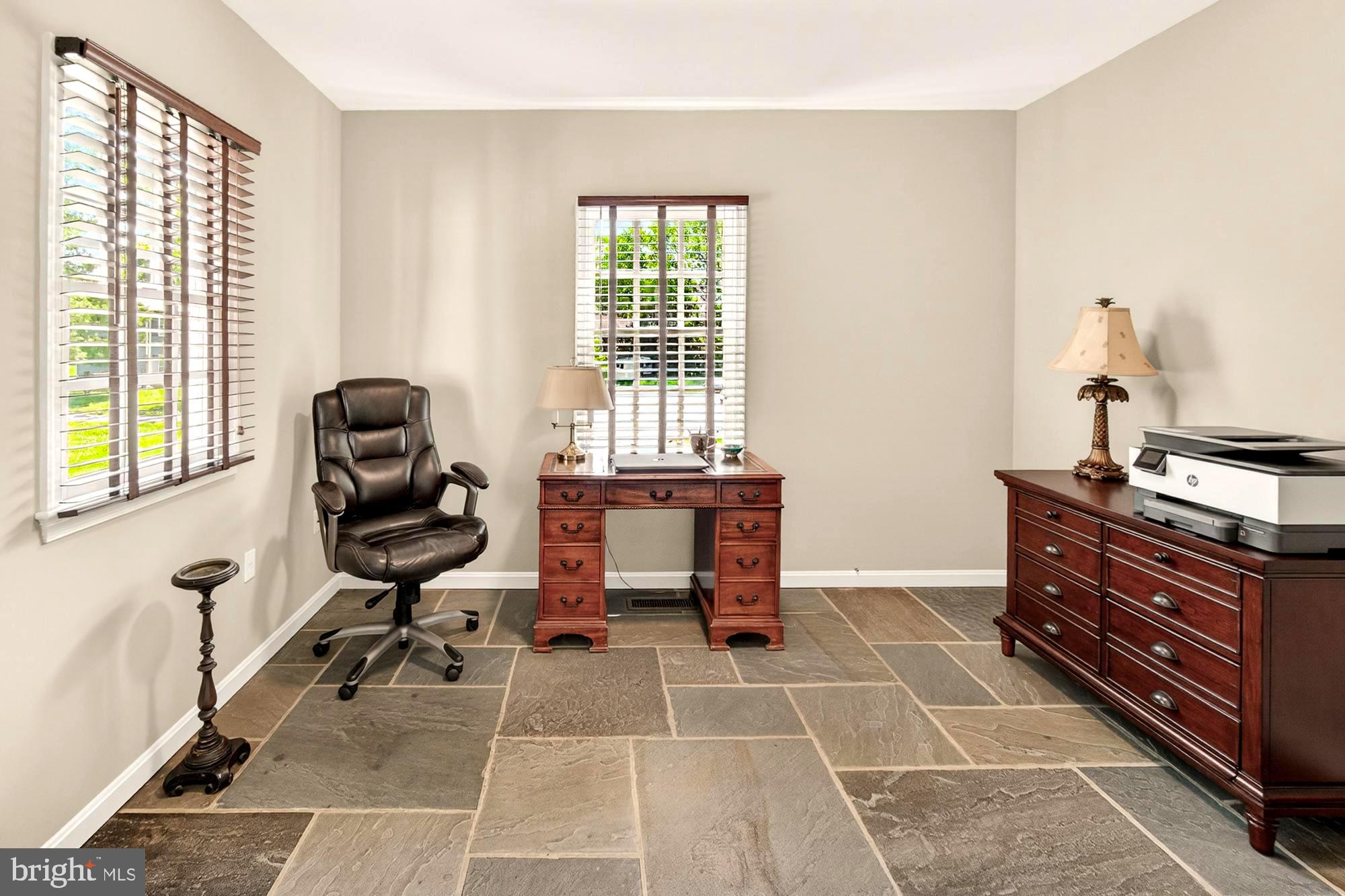 17212 Whites Road Poolesville, MD 20837 - Photo 44 of 104 Main floor office