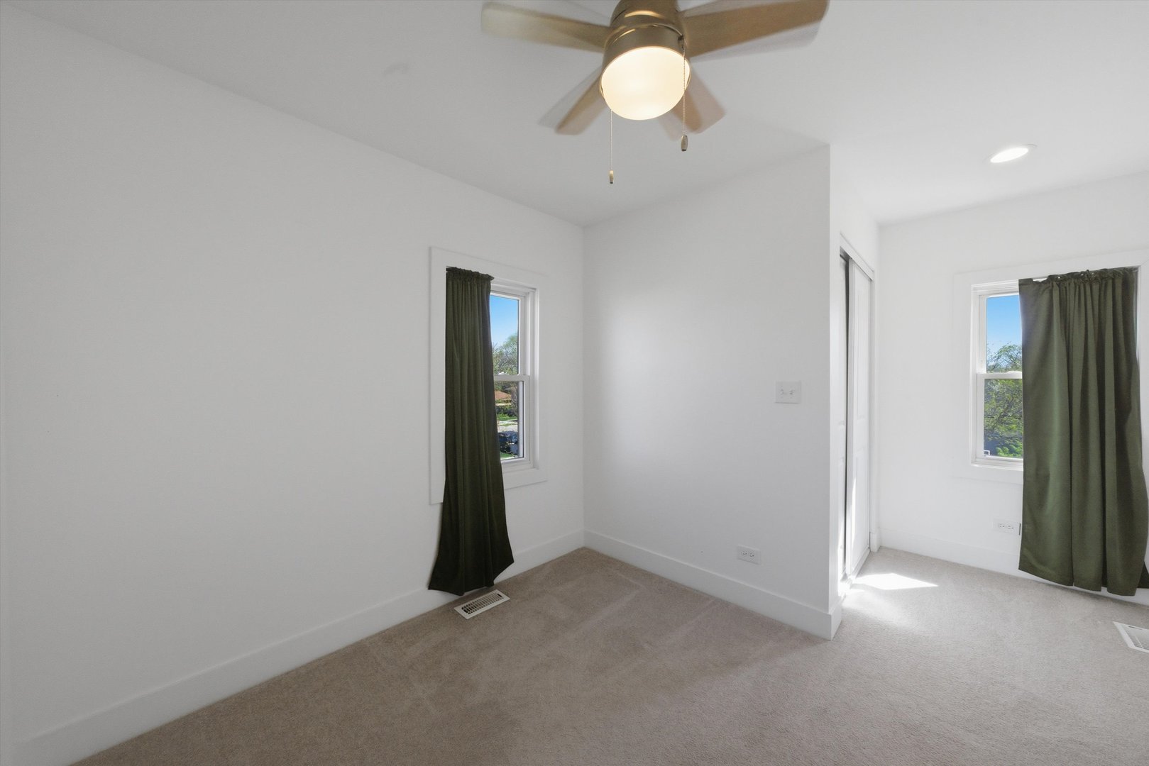 4636 Custer Avenue Brookfield, IL 60513 - Photo 13 of 23 an empty room with closet
