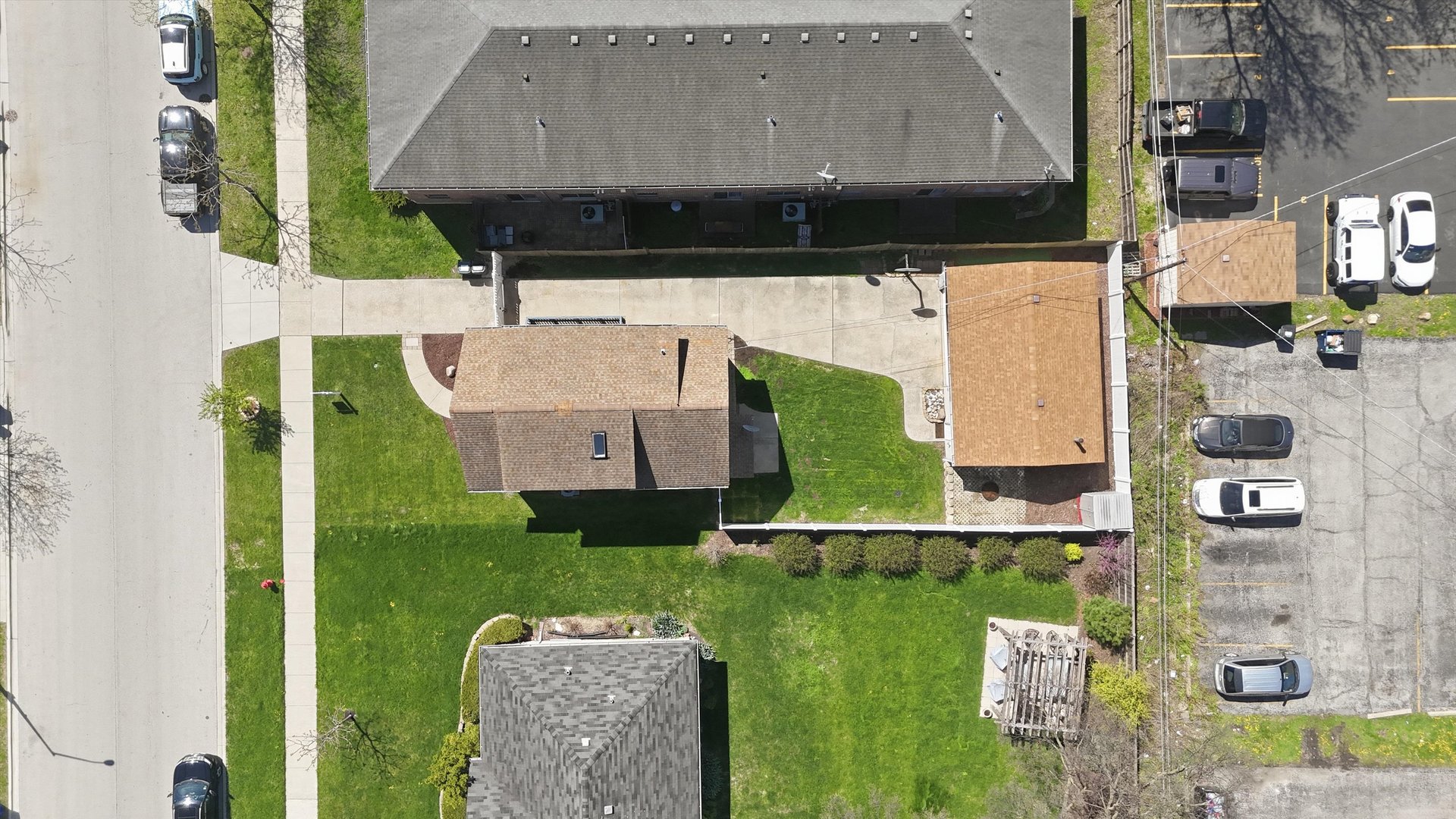 4636 Custer Avenue Brookfield, IL 60513 - Photo 17 of 23 an aerial view of multiple houses with a yard