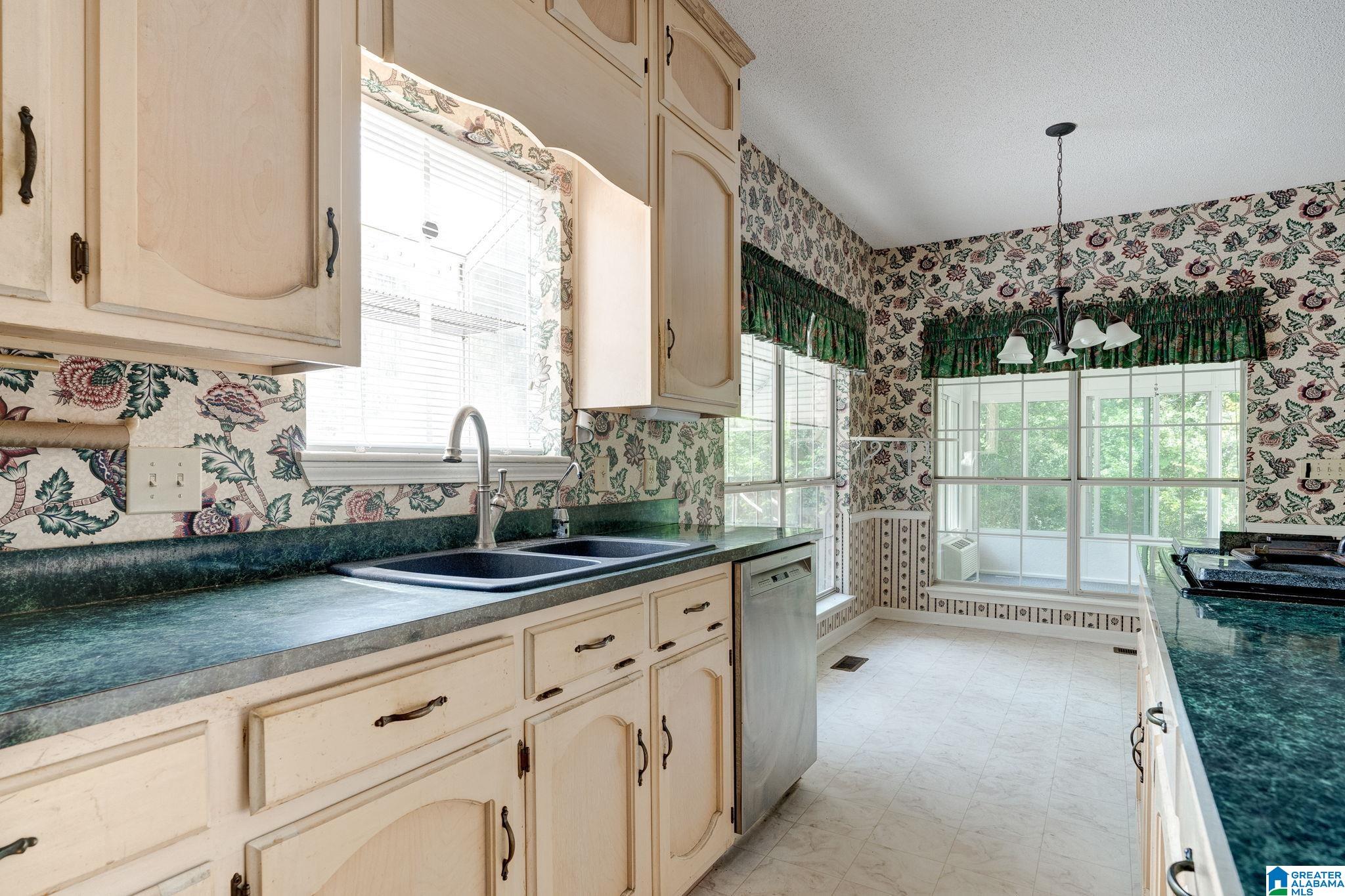 101 Silverleaf Lane Alabaster, AL 35007 - Photo 8 of 36
