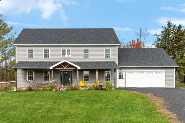 $675,000 | 36 Pearl Street, Grand Isle, VT 05458