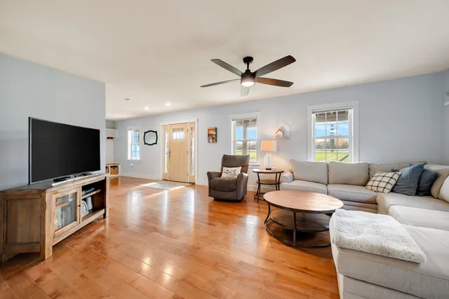 $675,000 | 36 Pearl Street, Grand Isle, VT 05458