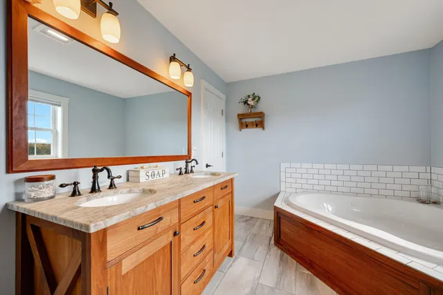 $675,000 | 36 Pearl Street, Grand Isle, VT 05458