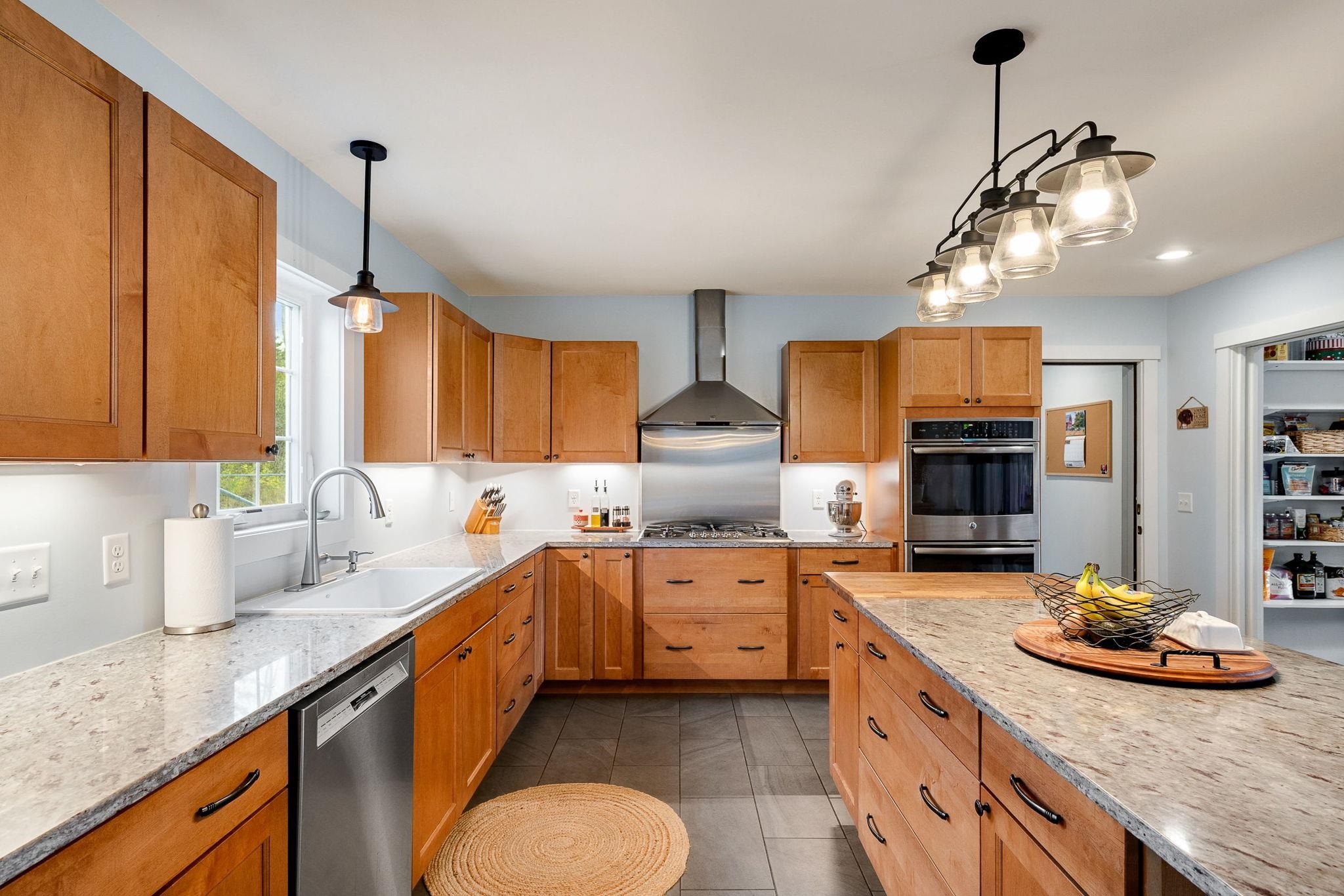 36 Pearl Street Grand Isle, VT 05458 - Photo 3 of 49