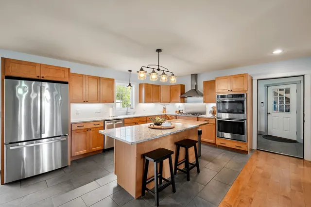 $675,000 | 36 Pearl Street, Grand Isle, VT 05458