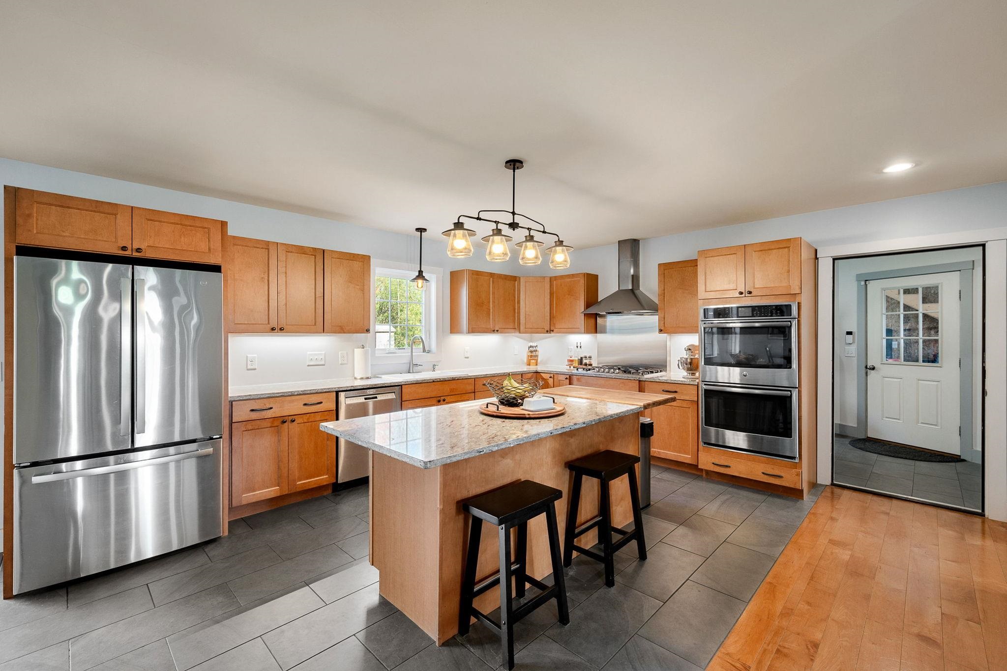 36 Pearl Street Grand Isle, VT 05458 - Photo 4 of 49