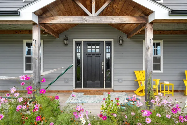 $675,000 | 36 Pearl Street, Grand Isle, VT 05458