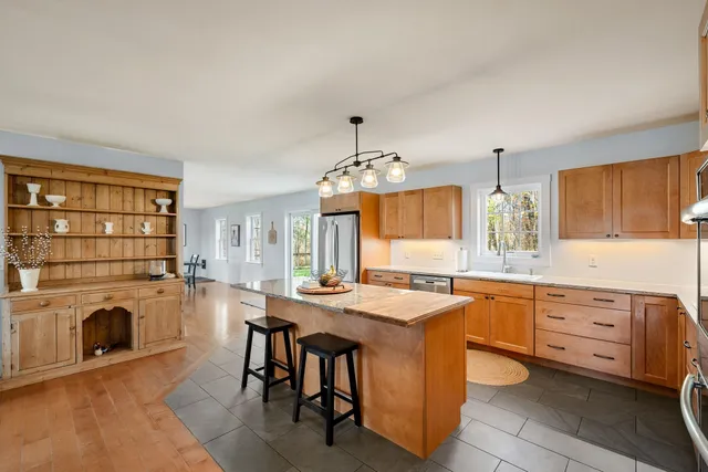 $675,000 | 36 Pearl Street, Grand Isle, VT 05458