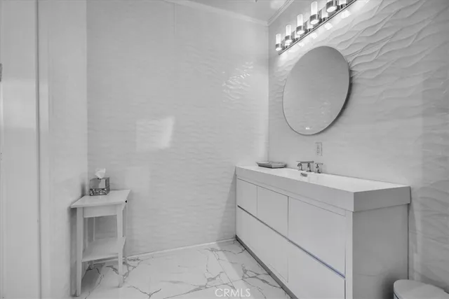 $748,000 | 300 East 4th Street, Unit 103, Long Beach, CA 90802