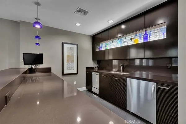 $748,000 | 300 East 4th Street, Unit 103, Long Beach, CA 90802