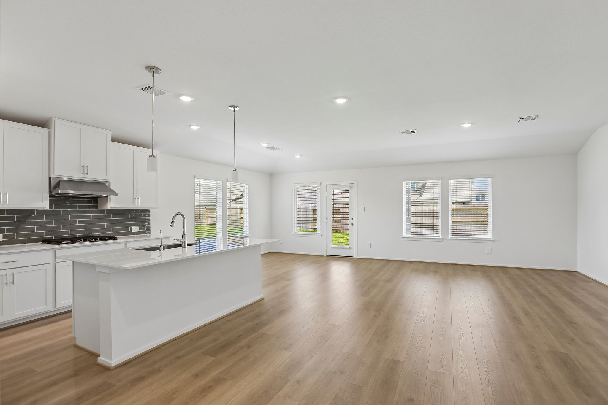 1713 Hopson Rnch Drive Conroe, TX 77301 - Photo 2 of 29 Gallery Image 2