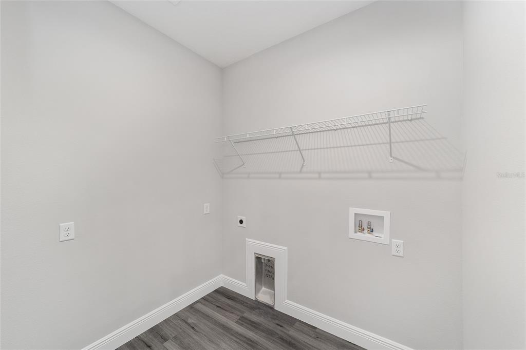 1370 Northeast 151 Avenue Williston, FL 32696 - Photo 33 of 51 a view of a room with wooden floor