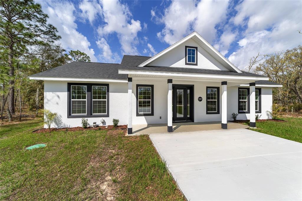 1370 Northeast 151 Avenue Williston, FL 32696 - Photo 5 of 51 a front view of a house with a yard