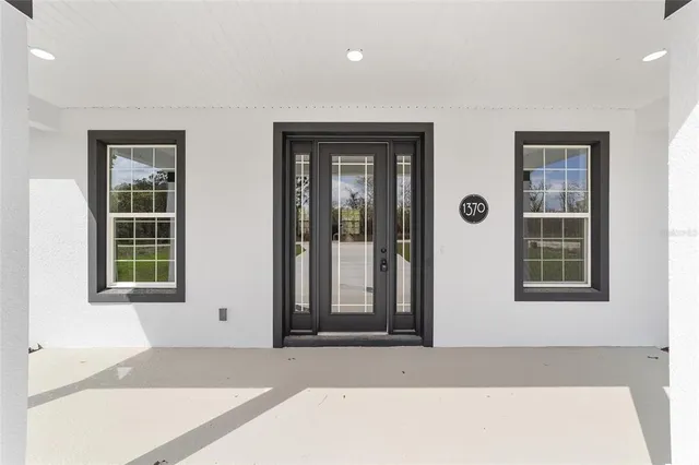a black and white photo of a living room