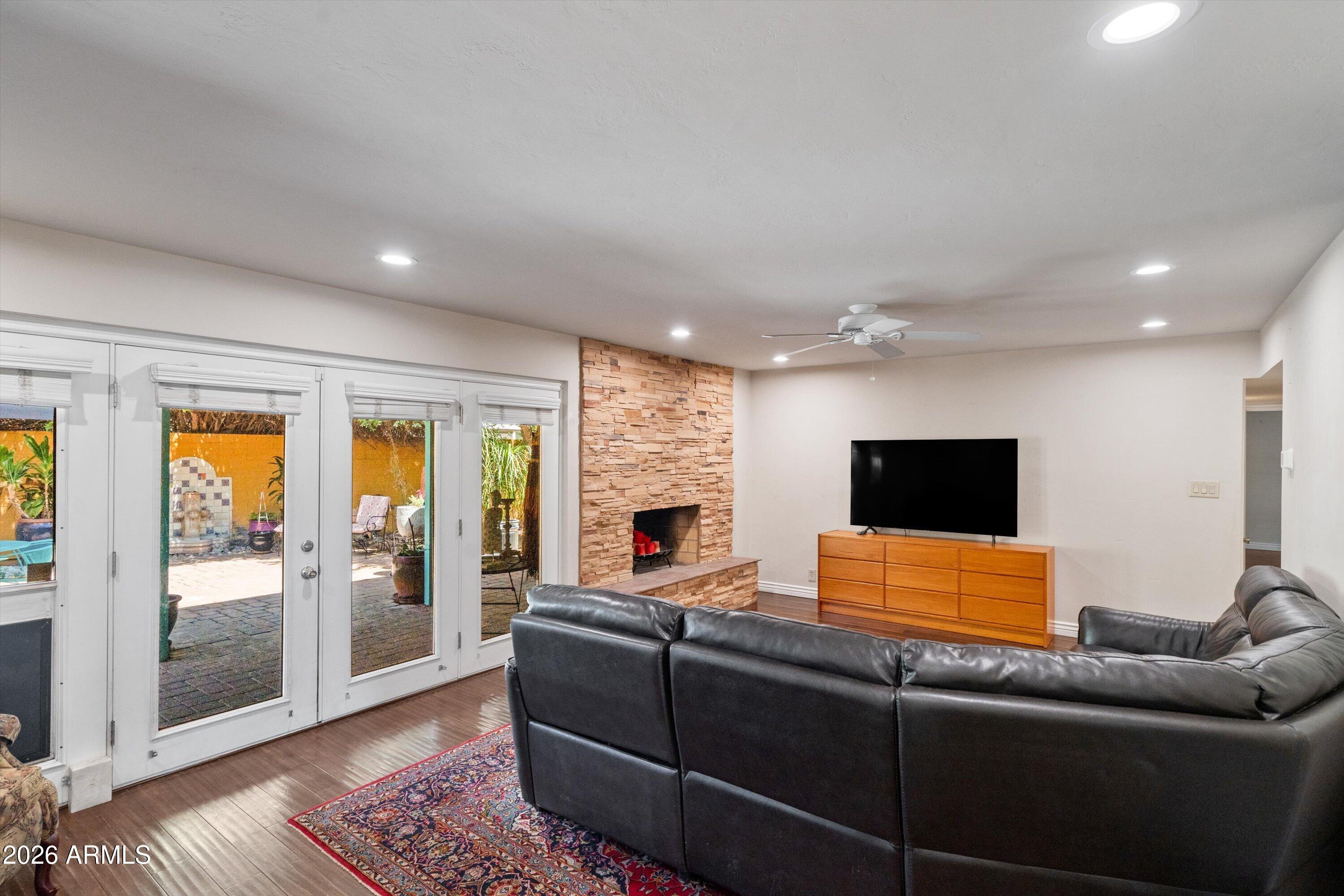 5525 North 12th Street Phoenix, AZ 85014 - Photo 14 of 59 11-Living Room