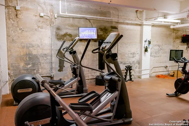 $2,200 | 939 South Frio Street, Unit 2002, San Antonio, TX 78207