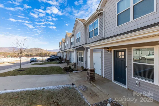 $341,500 | 103 Gregory Court, Weaverville, NC 28787