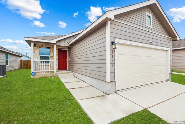 $1,900 | 2811 Gustavo Drive, Converse, TX 78109