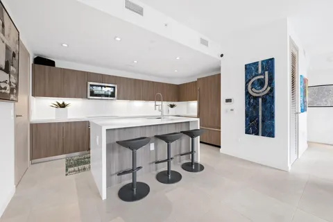 $1,100,000 | 401 North Birch Road, Unit TH2, Fort Lauderdale, FL 33304