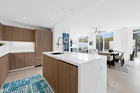 $1,100,000 | 401 North Birch Road, Unit TH2, Fort Lauderdale, FL 33304