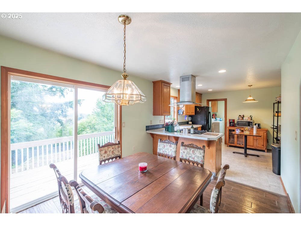 609 Van Buren Street Oregon City, OR 97045 - Photo 14 of 34 a living room with furniture and a floor to ceiling window