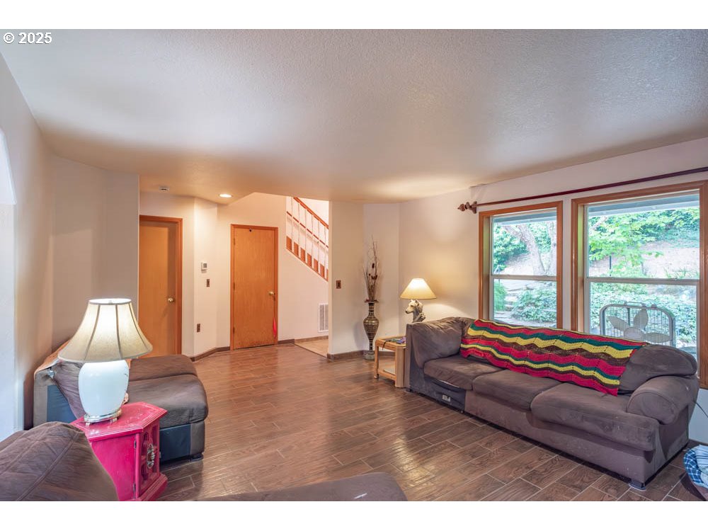 609 Van Buren Street Oregon City, OR 97045 - Photo 16 of 34 a living room with furniture and a window