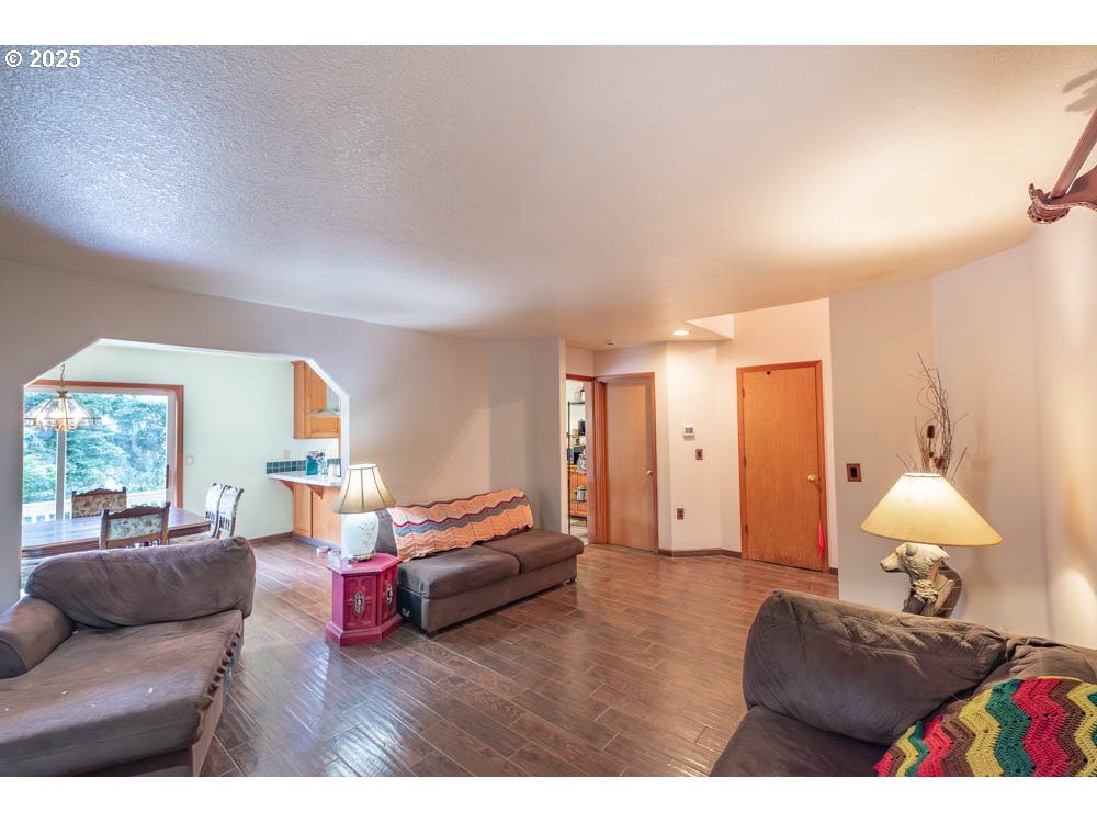 609 Van Buren Street Oregon City, OR 97045 - Photo 18 of 34 a living room with furniture and a couch