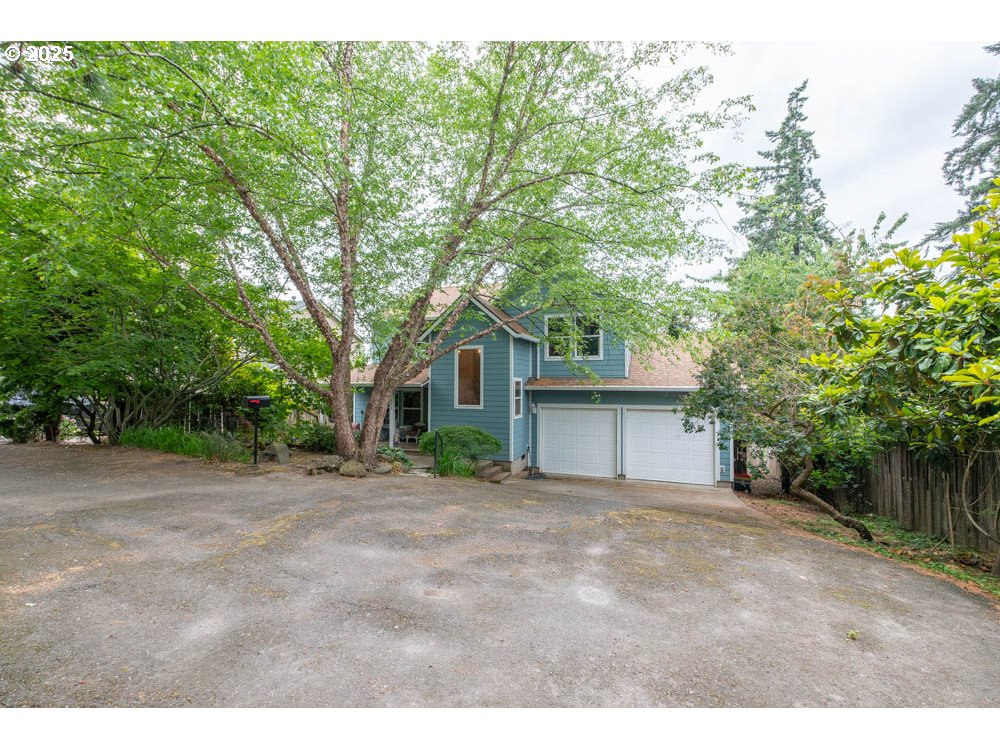 609 Van Buren Street Oregon City, OR 97045 - Photo 20 of 34 a backyard of a house with plants and trees